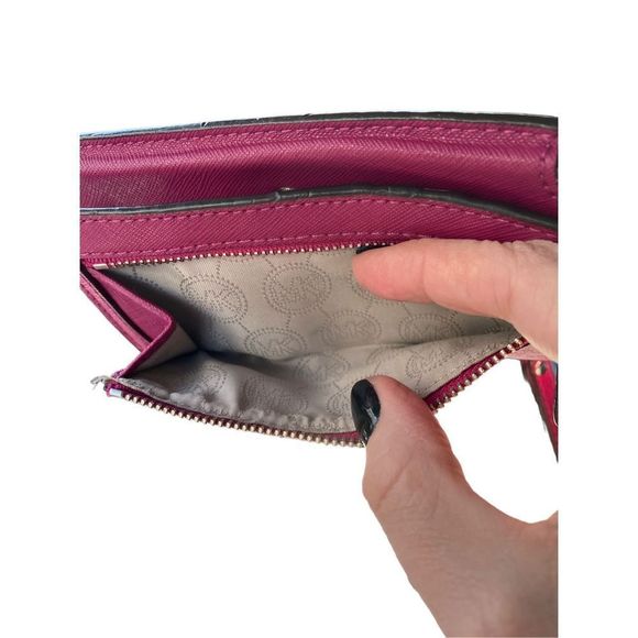 Michael Kors Phone holder and wallet wristlet - Picture 6 of 7